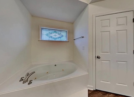 Walk-In Shower vs Tub: What Adds More Value in Atlanta?